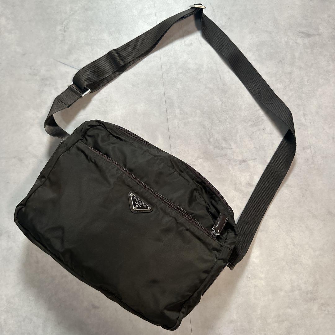 PRADA プラダ ナイロン ショルダーバッグ オリーブ トライアングル