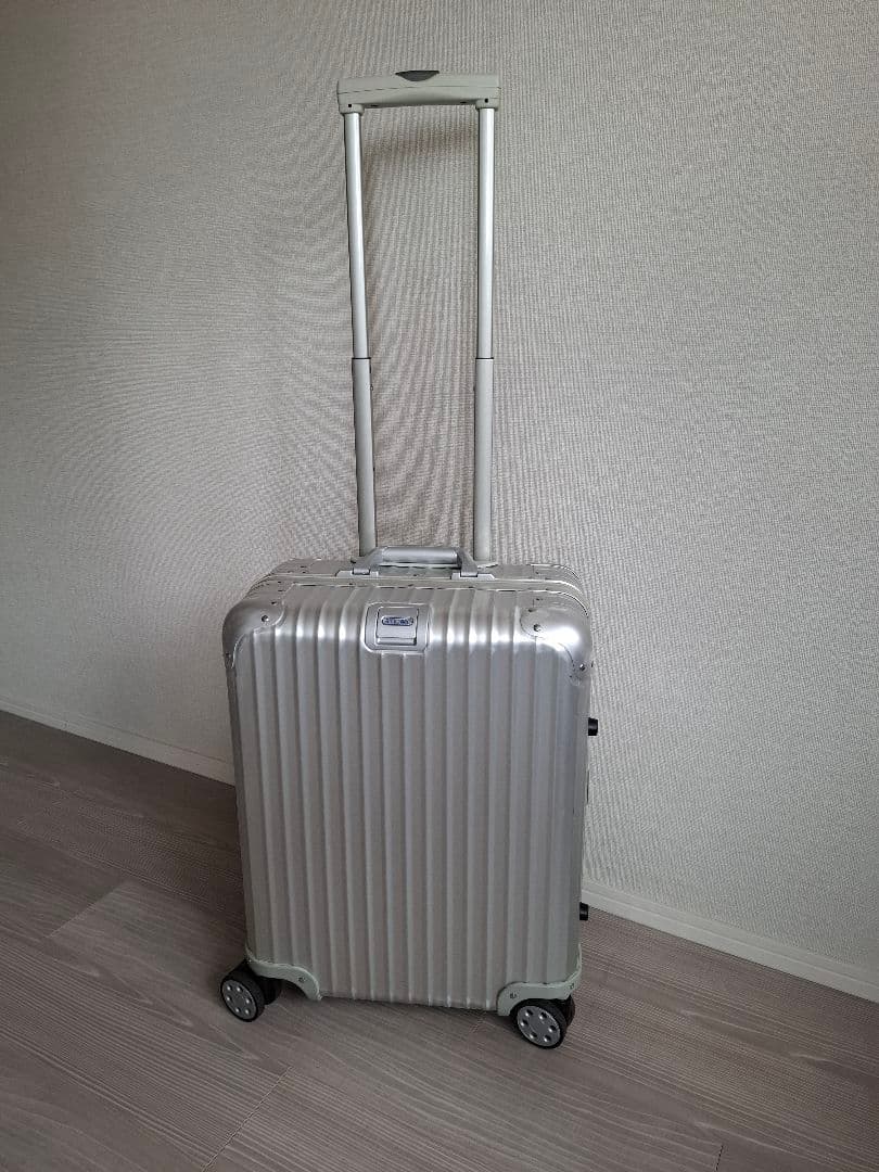 リモワ「トパーズ」48L 4輪シルバー