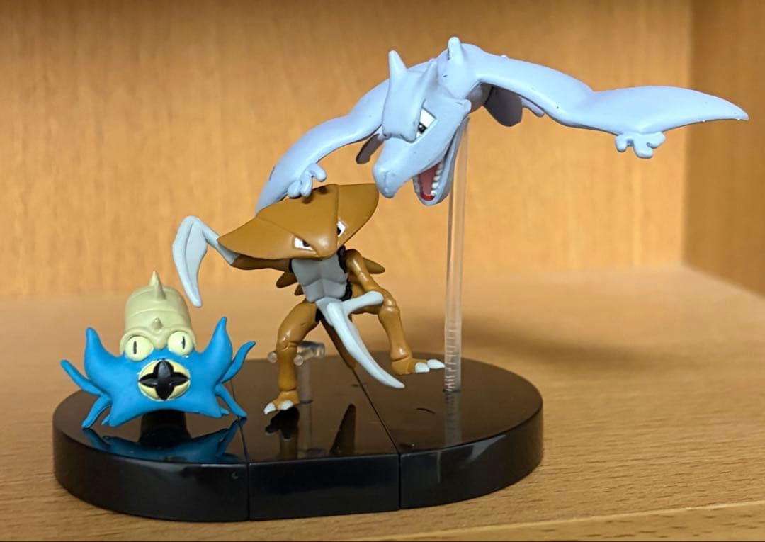 立体ポケモン図鑑　プテラ　カブトプス　オムナイト