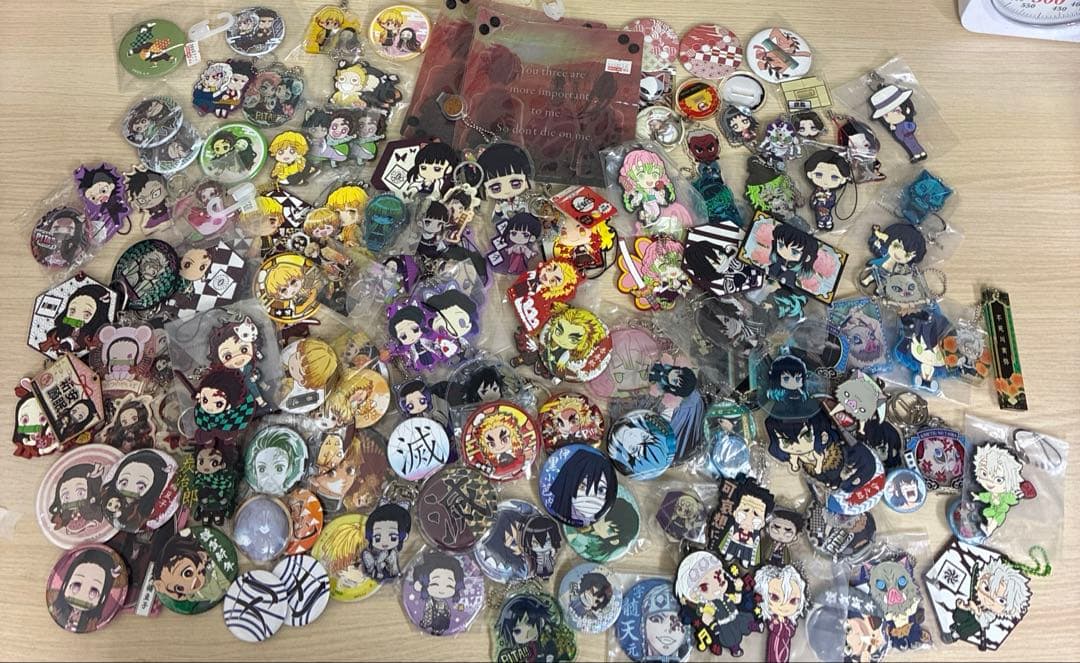 Demon Slayer 鬼滅の刃 缶バッジ ストラップ グッズセット