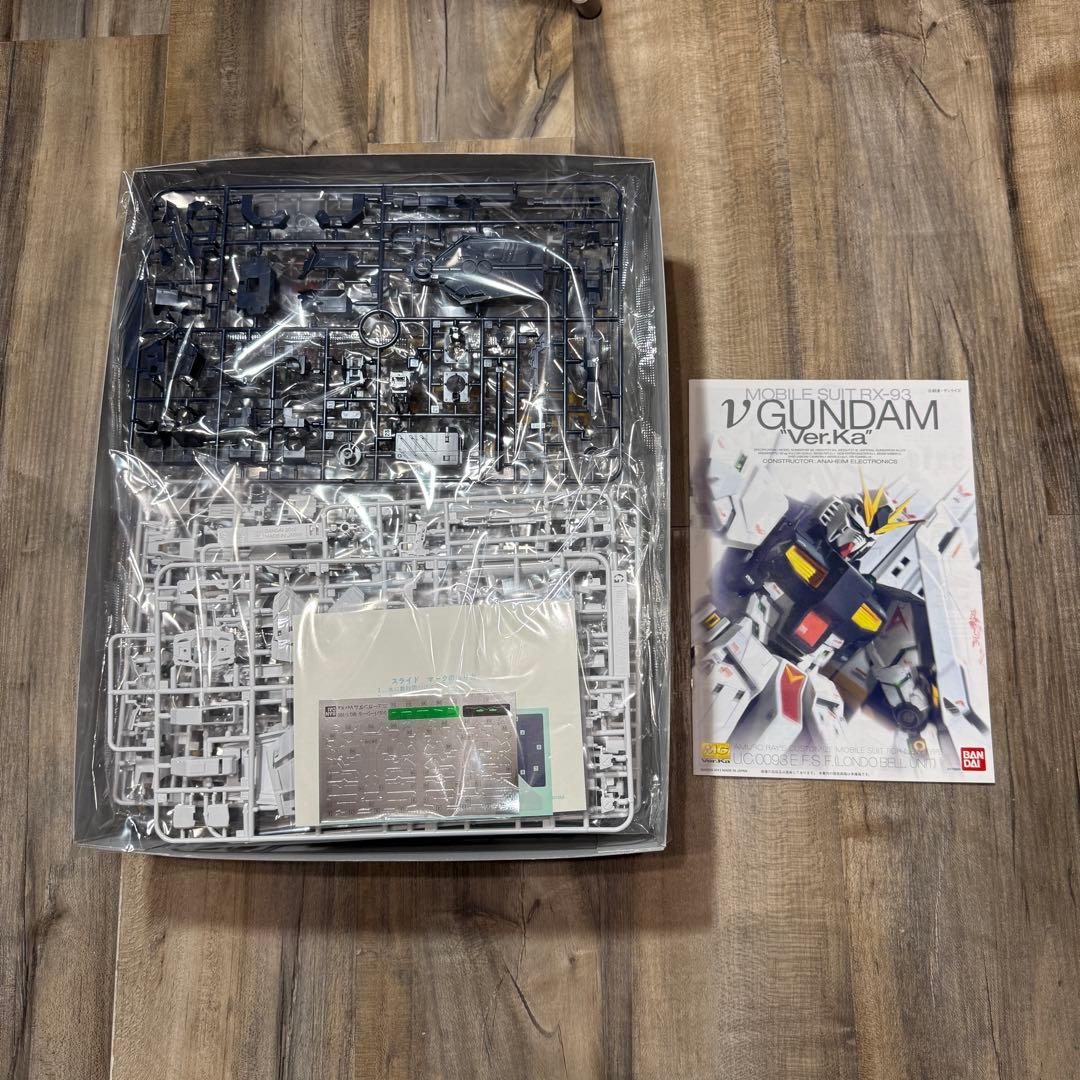 未使用品 1/100 MG RX-93 νガンダム ver.KA ニューガンダム