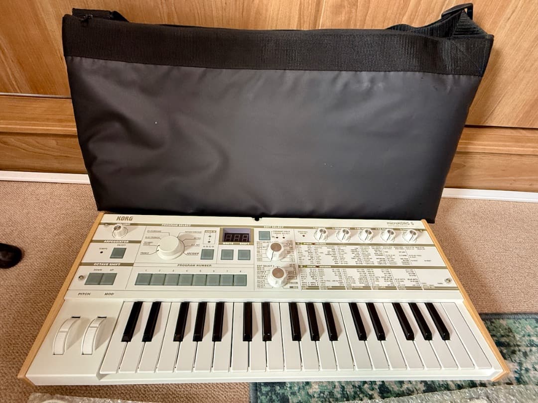 KORG microKORG S スピーカー付シンセサイザー　希少　純正バッグ