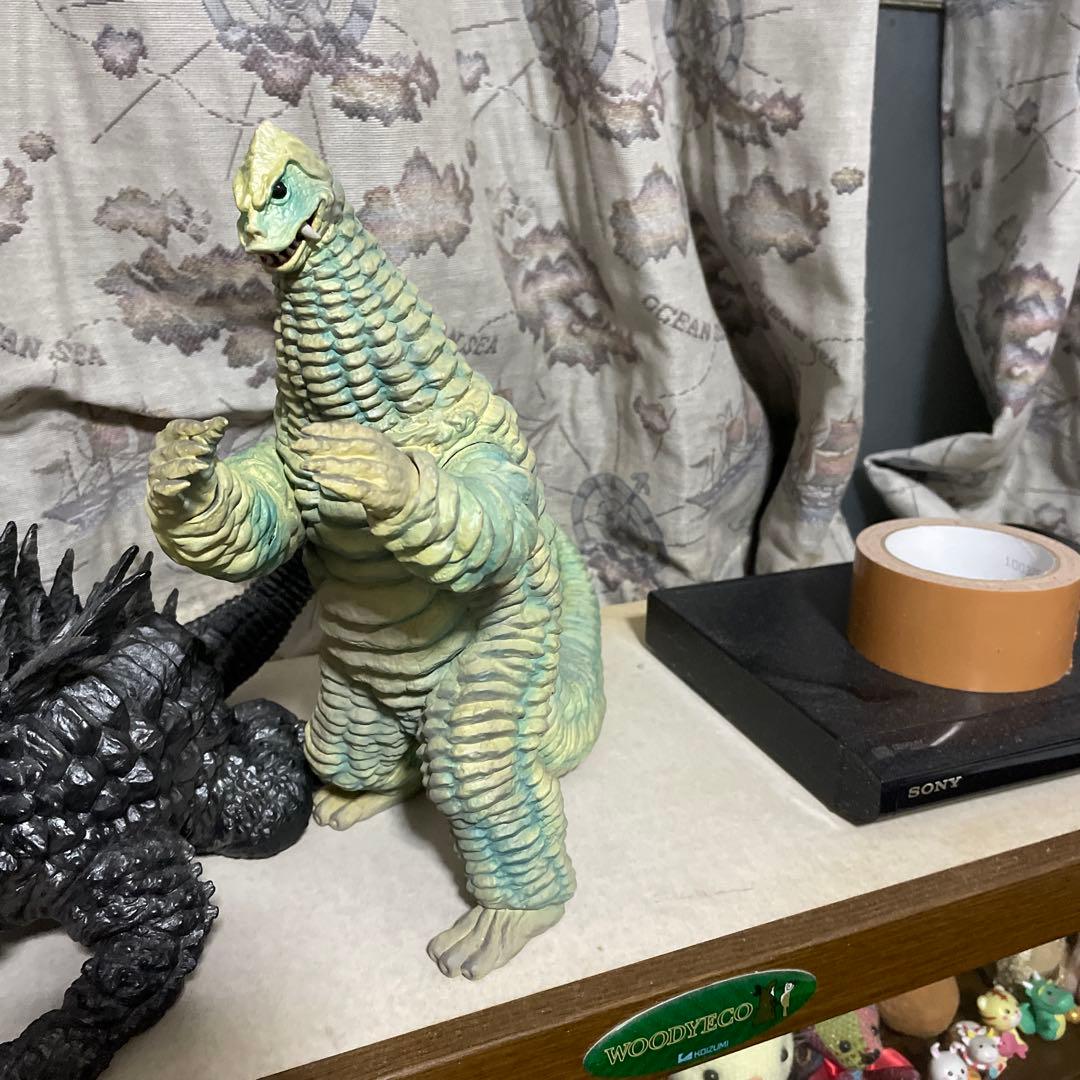 怪獣フィギュア 3体セットウルトラマン怪獣無法地帯