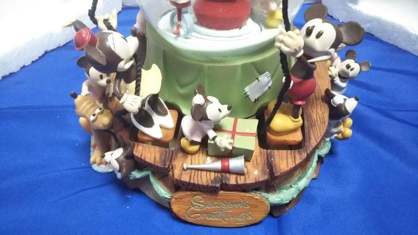 ディズニー Seasons Greeting スノーグローブ