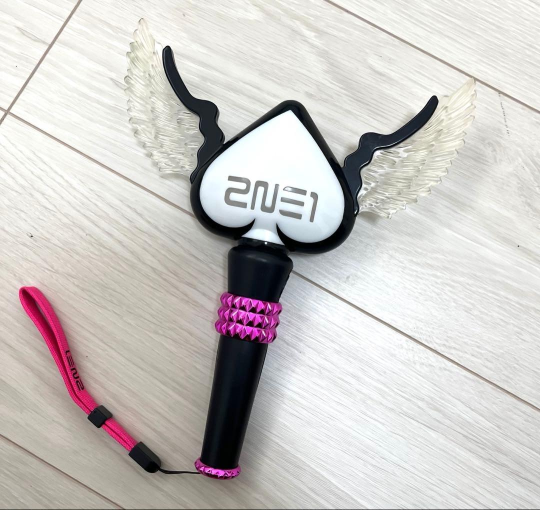 2NE1 ペンライト 翼付きハート型