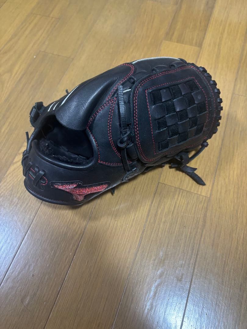 黒 軟式野球グローブ 編み込みデザイン
