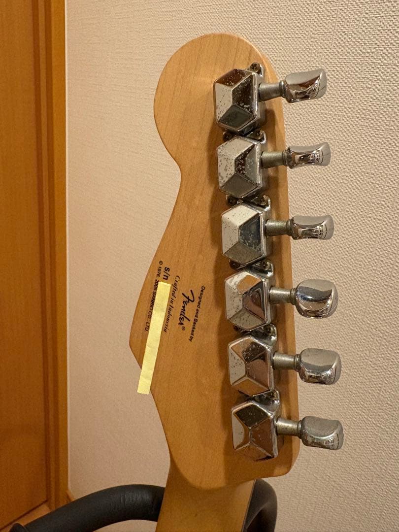 q*a様 Hello Kitty mini guitar Squier by F