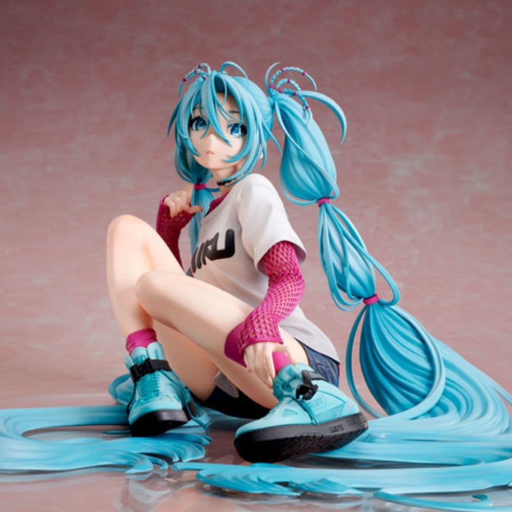 初音ミク×米山舞 The Latest Street Style ’Cute’