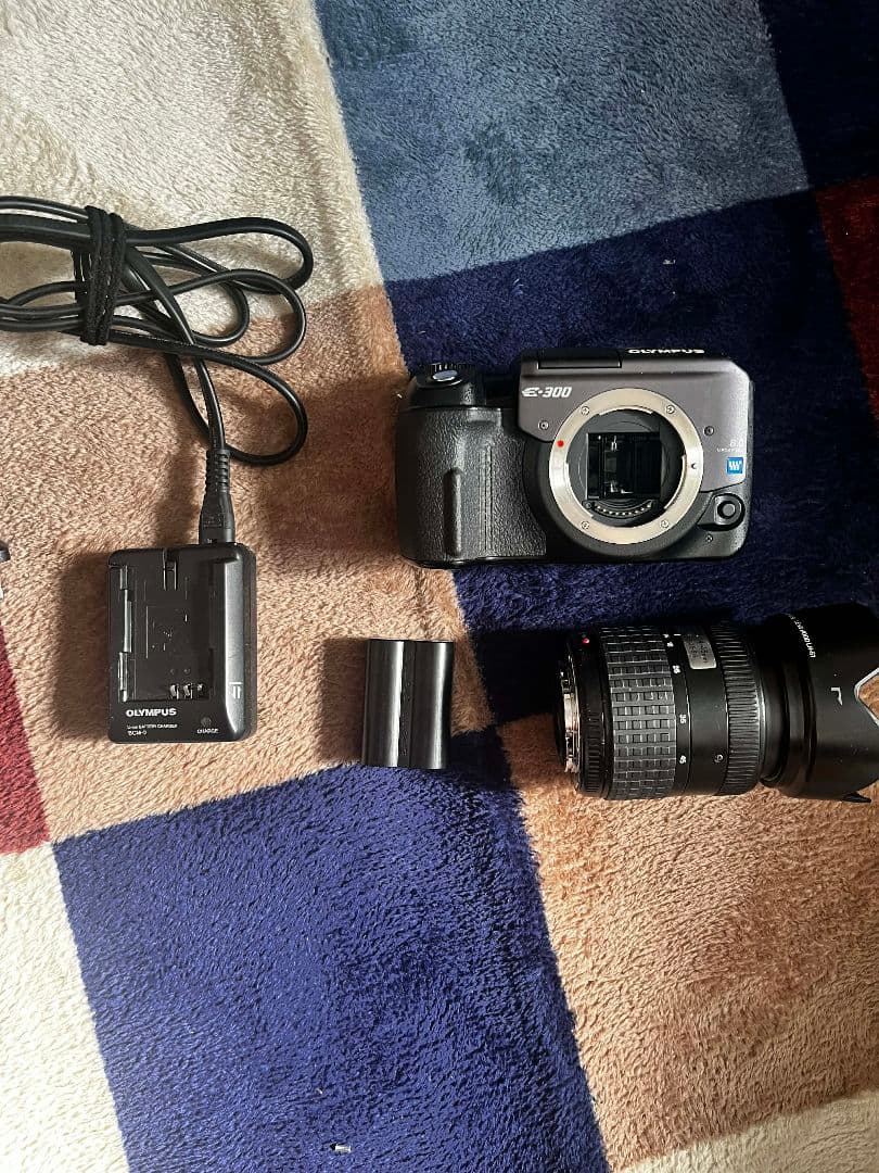 Olympus E-300 デジタル一眼レフカメラ