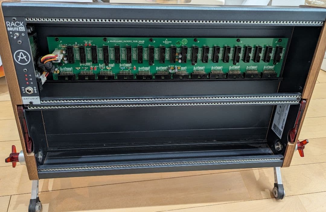 ARTURIA　RACKBRUTE 6U