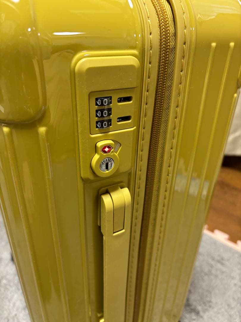 人気カラーRIMOWA エッセンシャルキャビン