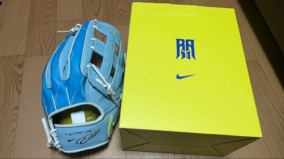 硬式用Nike Vaper Elite アクーニャ　モデル　ナイキ　グローブ