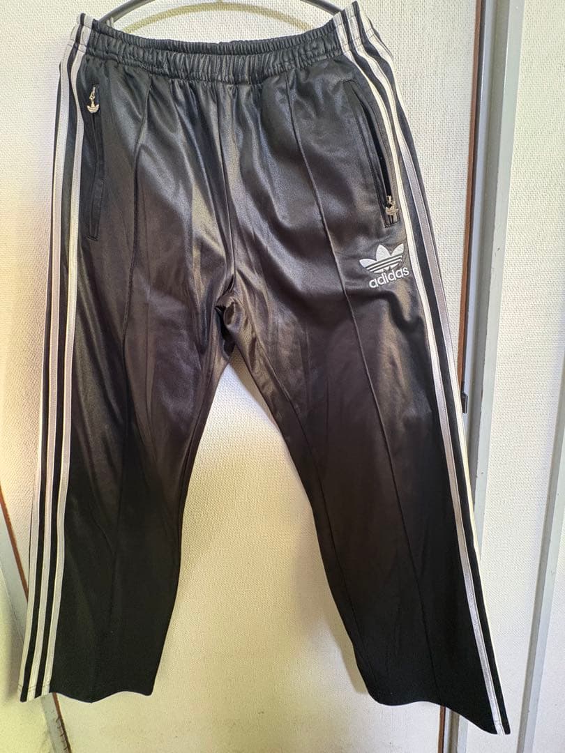 adidas ストライプ ジャージ　トラックパンツ 黒