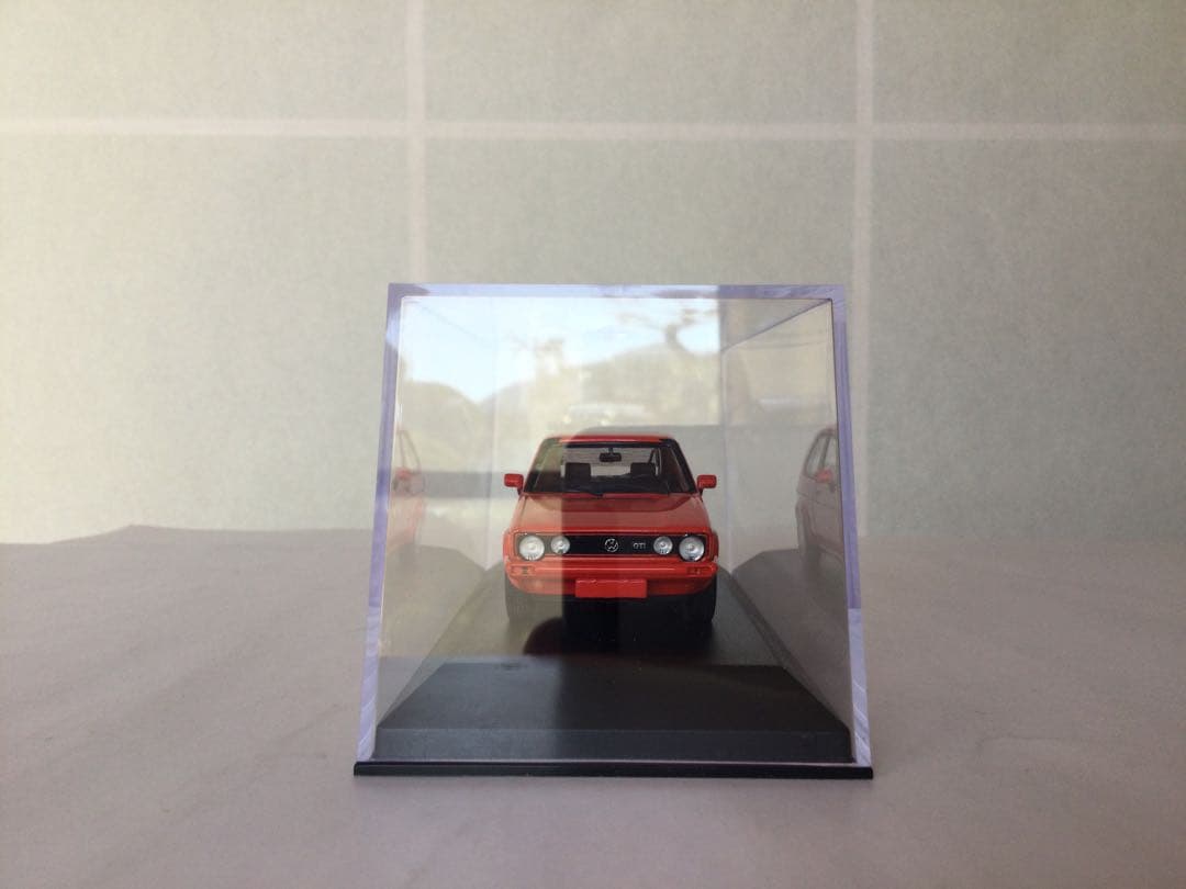 ミニチャンプス　VW Golf GTI \"Pirelli\" ミニカー 限定品
