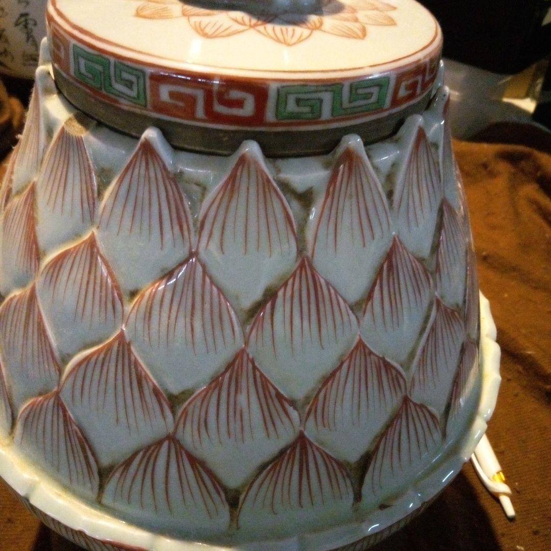 中国陶磁器　明万歴　人物蓋付壺