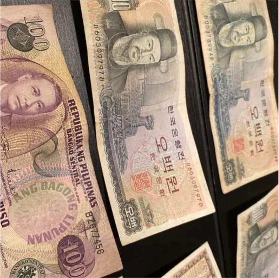 貴重な外国紙幣と硬貨のセット✨ビートルズ記念付き❤️