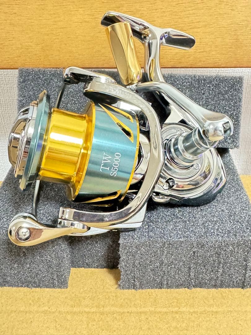 【送料無料】強力7.5kg 大物OK スピニングリール 5000番