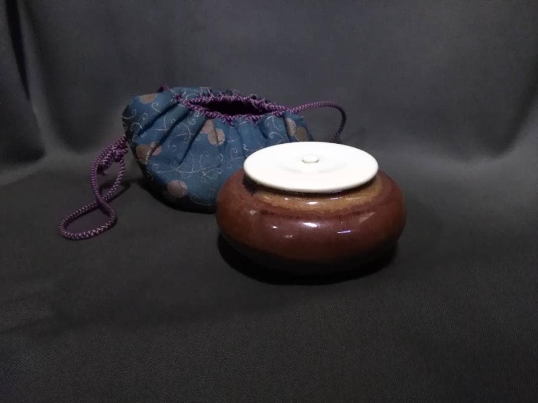 茶道　華山作　素朴な茶入れ　骨蓋付　和柄錦布袋付　在銘品　美品