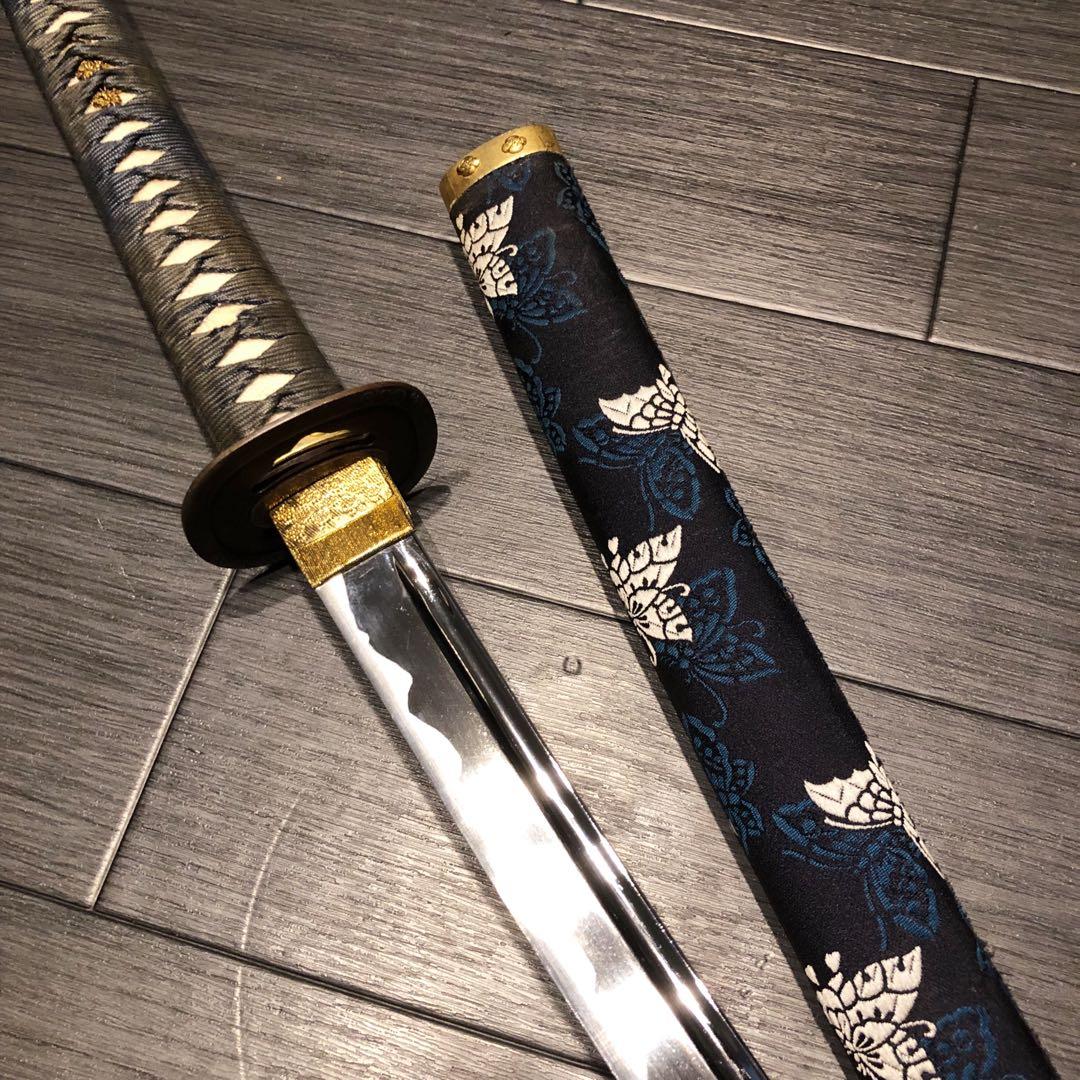 高級模造刀　居合刀　樋入り刀身　赤絹拵え　亜合金刀身