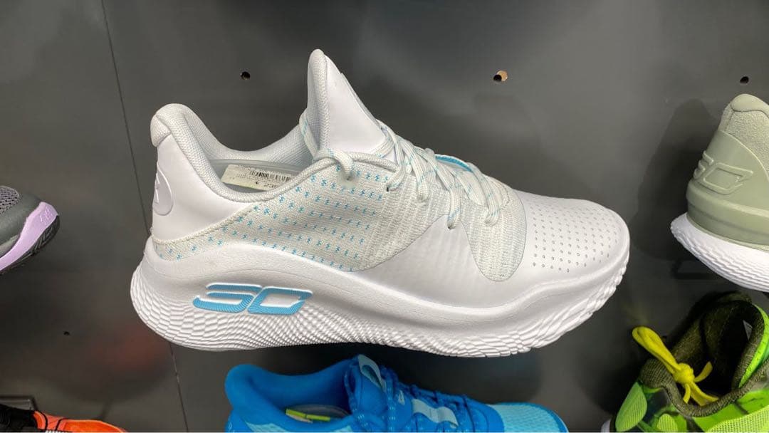 廃盤 Under Armour CURRY4 Low Flotroカリー NBA