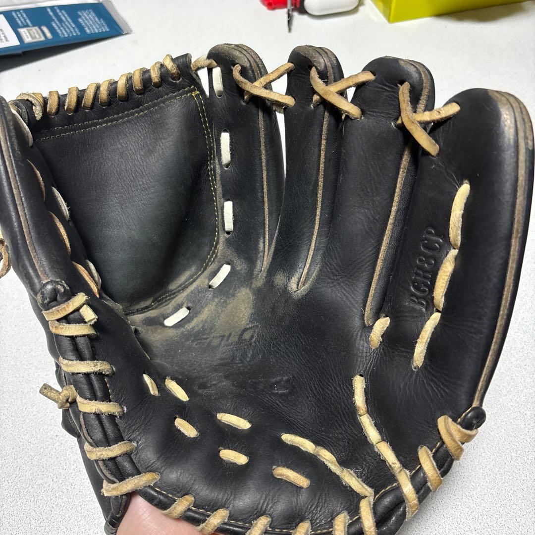 硬式投手用グローブ