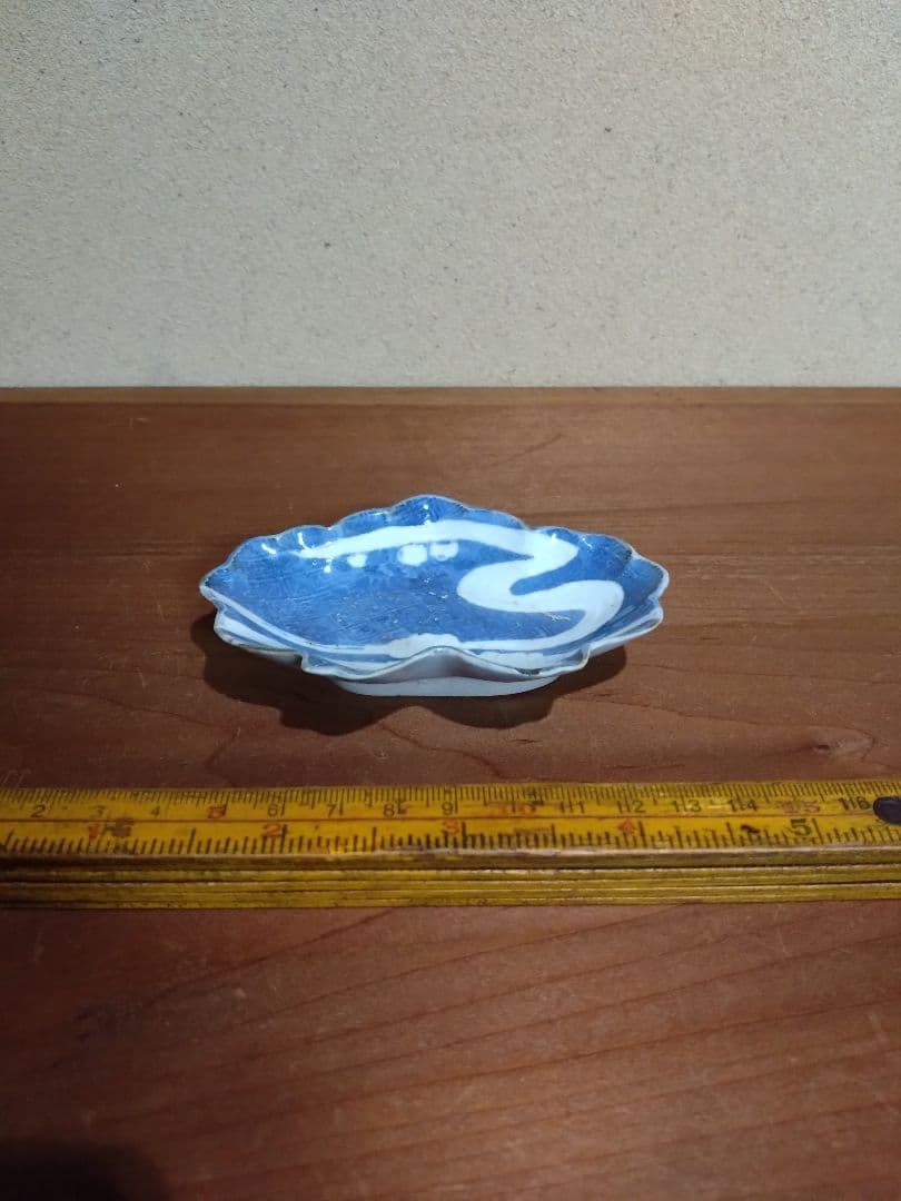 江戸前期 染付 菊流水紋 葉型小皿