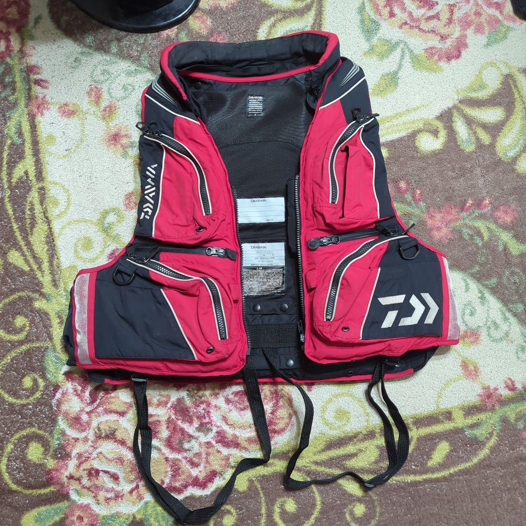 DAIWA ライフジャケット レッド ブラック