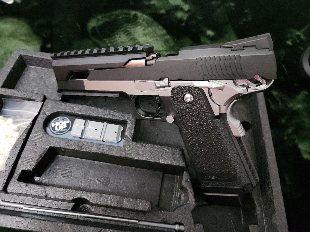 東京マルイ製　ハイキャパステンレスモデルライラクスカスタム品