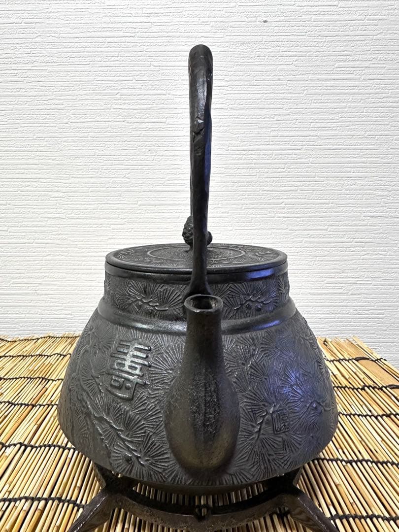 未使用品、木箱付　横倉嘉山造　１５型末紋様　 鉄瓶 南部鉄瓶 南部鉄器　鉄瓶