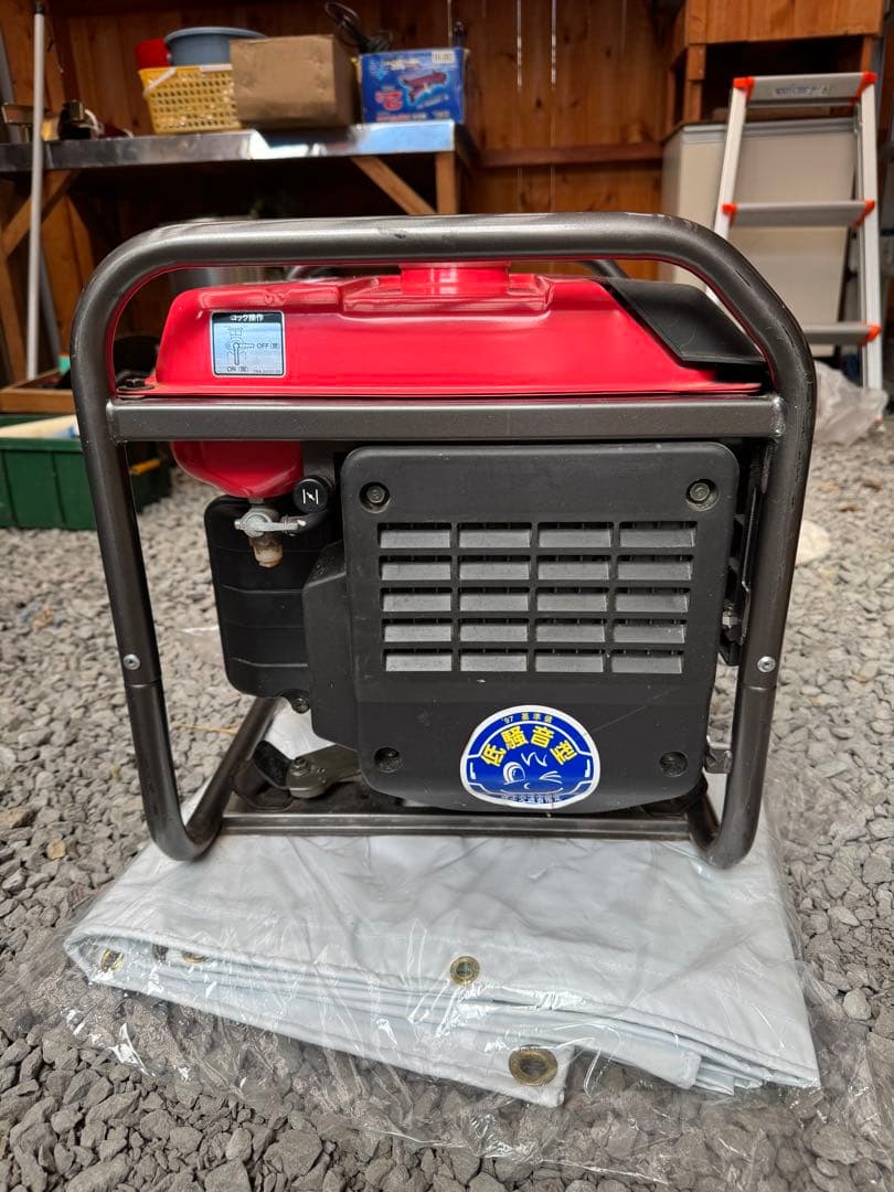 美品【Shindaiwa iEG2500】 ガソリンエンジン インバーター発電機