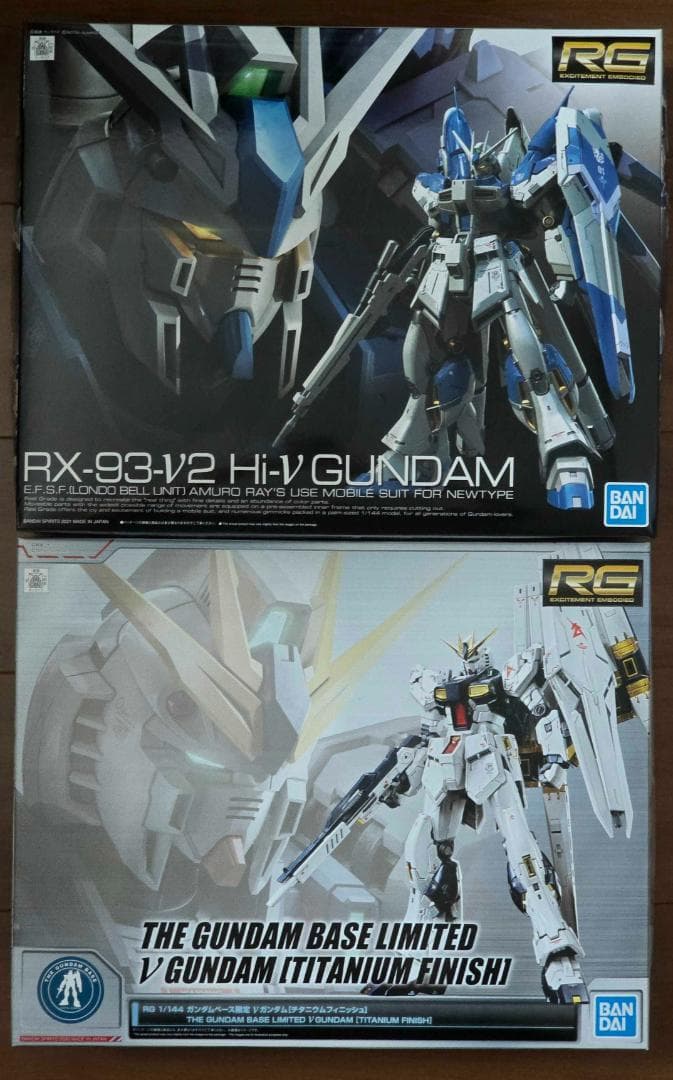 RG Hi-νガンダム ＆ RG νガンダム （ チタニウムフィニッシュ ）