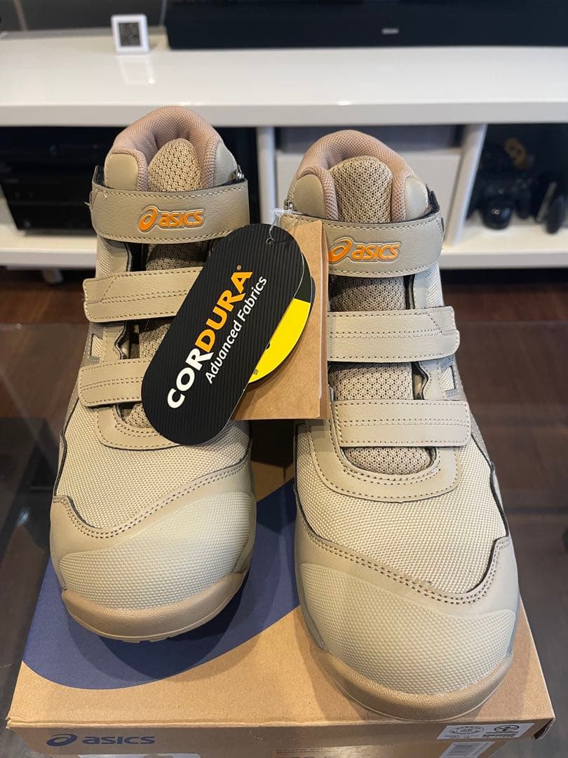 限定色　ASICS WINJOB CP216 TOUGH 27.0 ベージュ