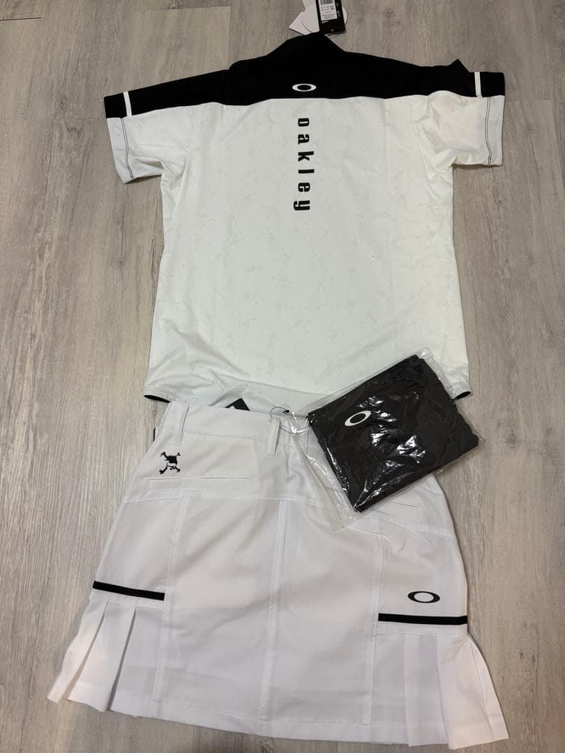 新品　MサイズOAKLEY オークリーゴルフセットアップ モックネック＆スカート