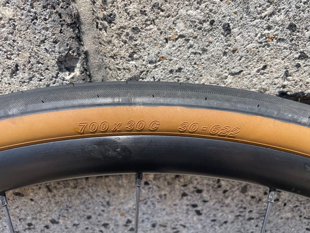 DT Swiss R470 タイヤ付 GravelKing 30c チューブレス
