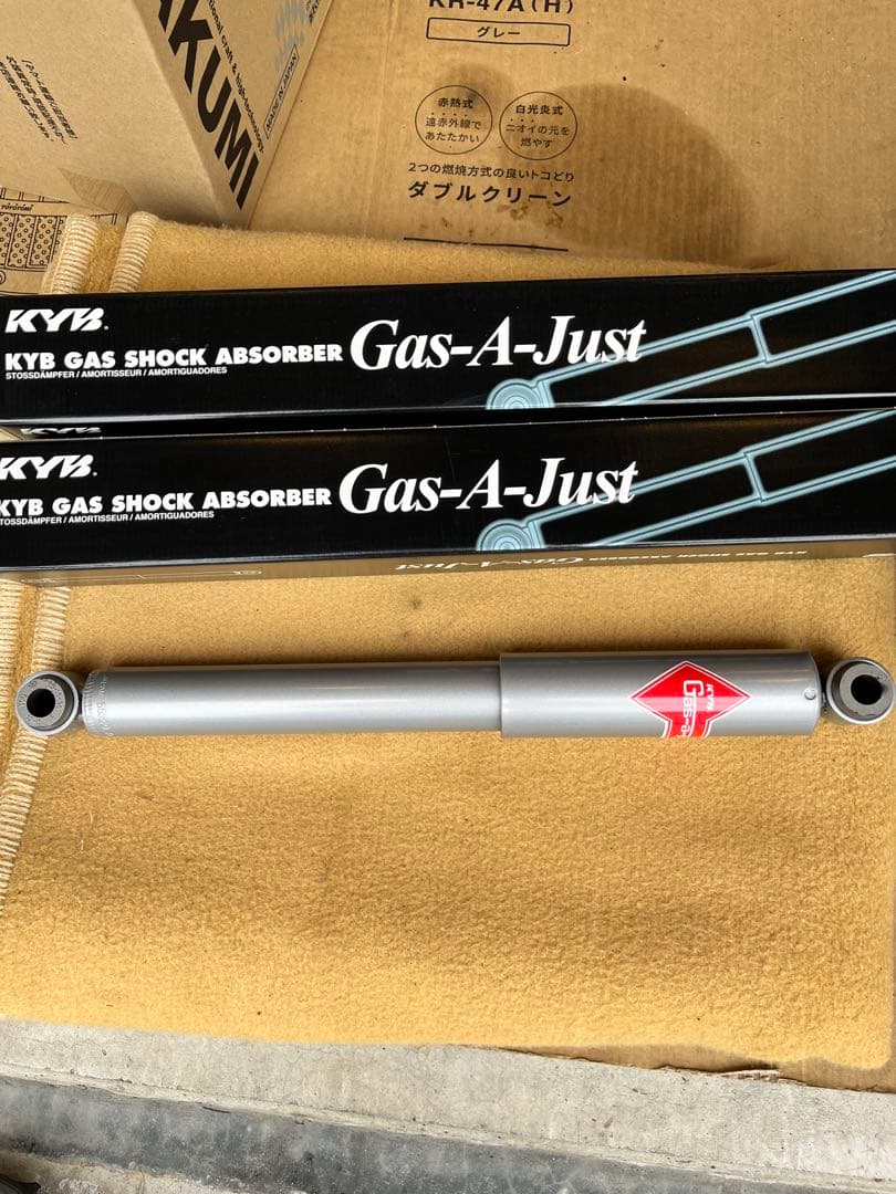 KYB Gas-A-Just ショックアブソーバー 553221