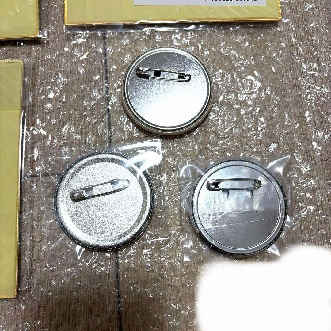 進撃の巨人 ミカサ 色紙 くじ引き堂　キャラバッジコレクション エレン　缶バッジ