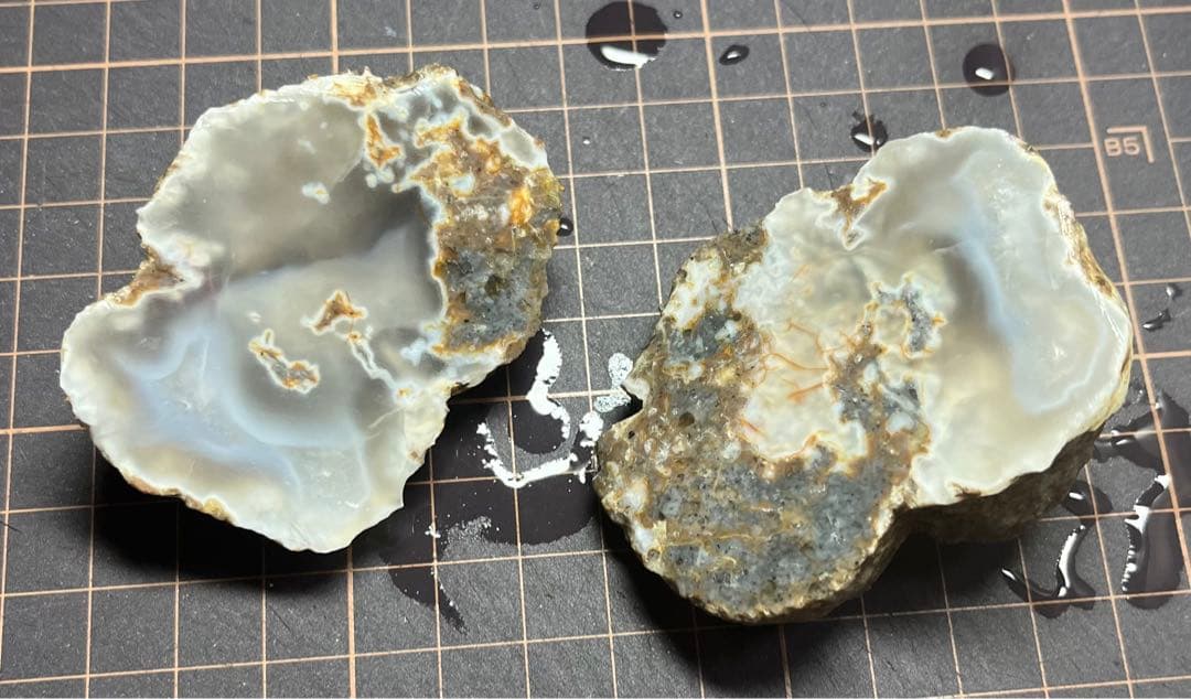 石川県産　陰陽石　龍石　サンダーエッグ　瑪瑙　国産鉱物　標本　原石　めのう