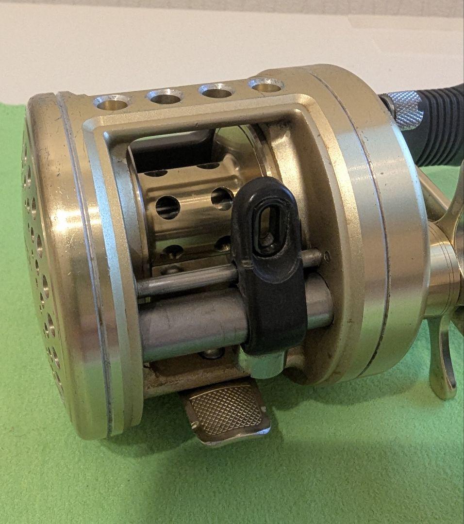 SHIMANO シマノ カルカッタ 201XT 左ハンドル ベイトリール