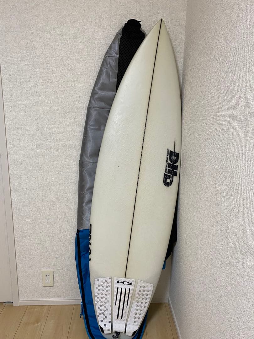 DHD DNA サーフボード 5’9 fcsハードケース　ボードバッグ付き