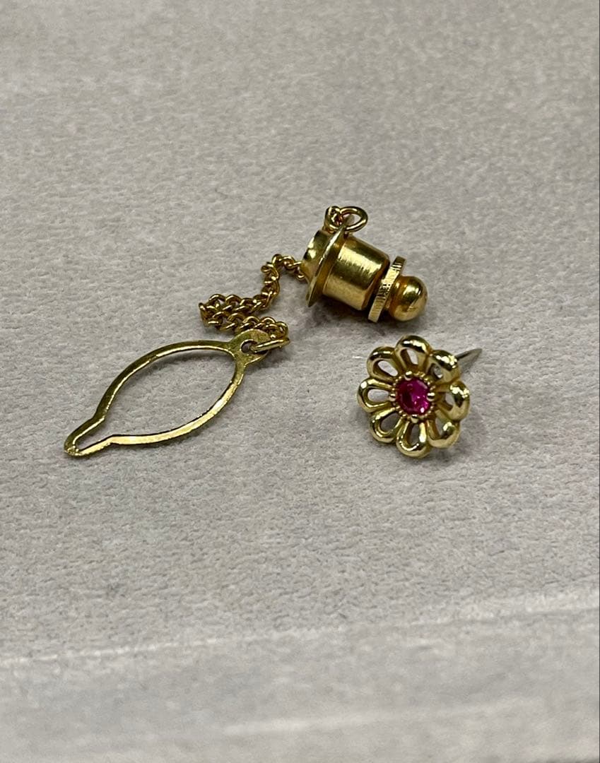 18K金の花デザイン ルビー宝石 ピンブローチ K18YG Gold ゴールド