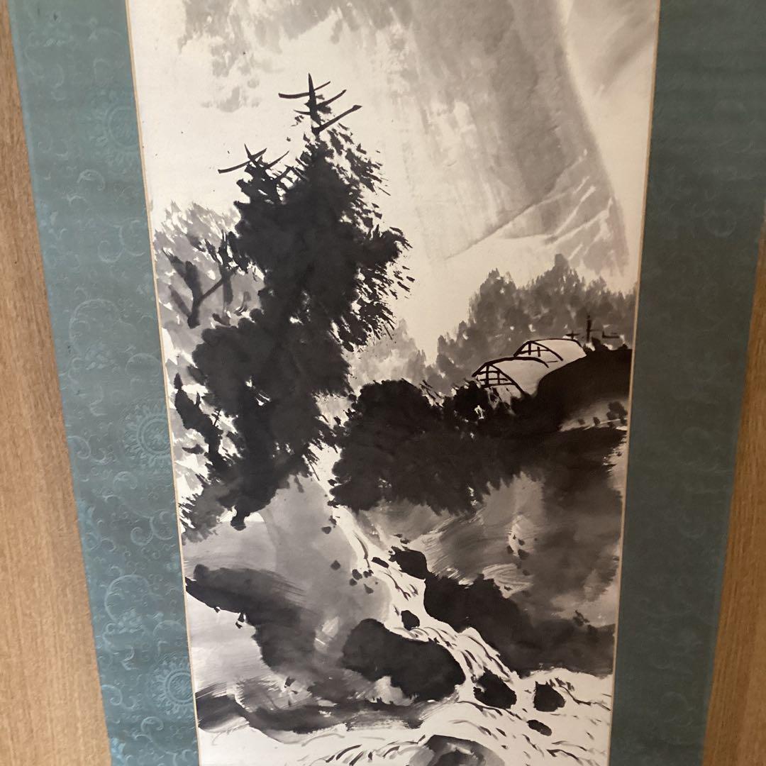 川合玉堂　　紙本水墨山水画【　山間の渓流　】　肉筆画　掛軸一幅　　軸先骨　285