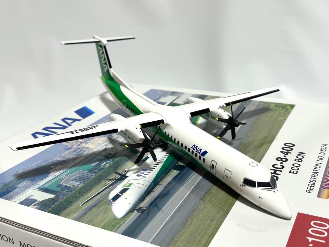 全日空商事 1/100 ANA DHC-8-400 NH11013 台座付き