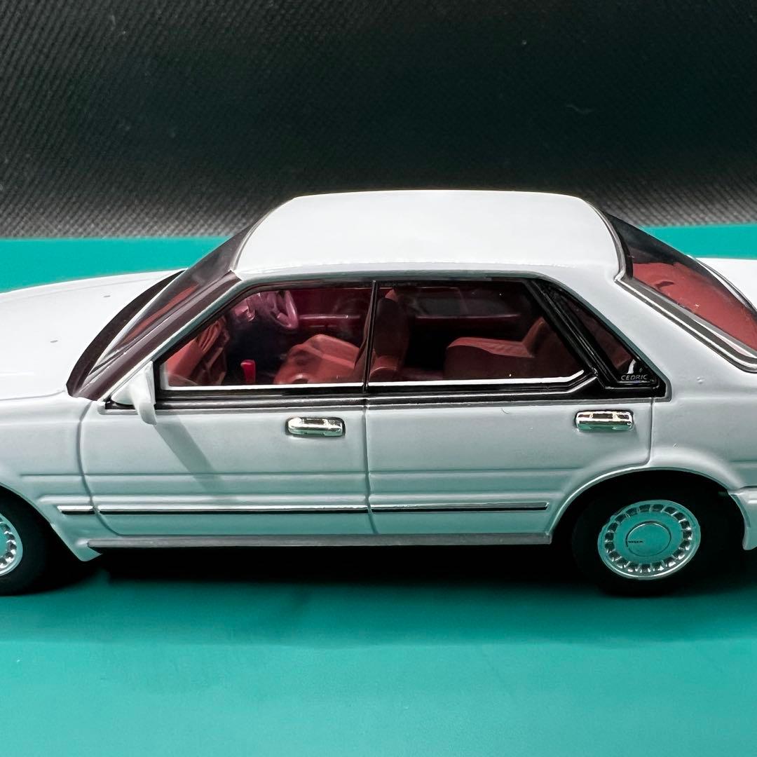 セドリック1987 トミカリミテッドヴィンテージ ネオ　LV-N43 22a 白